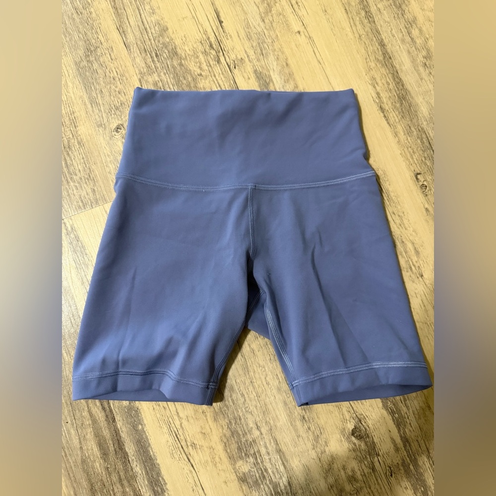 Like New! Lululemon Wunder Under Biker- Size 4